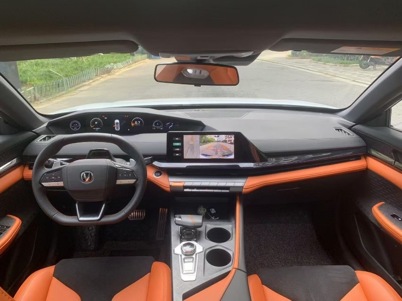 成都23年长安汽车UNI-V5