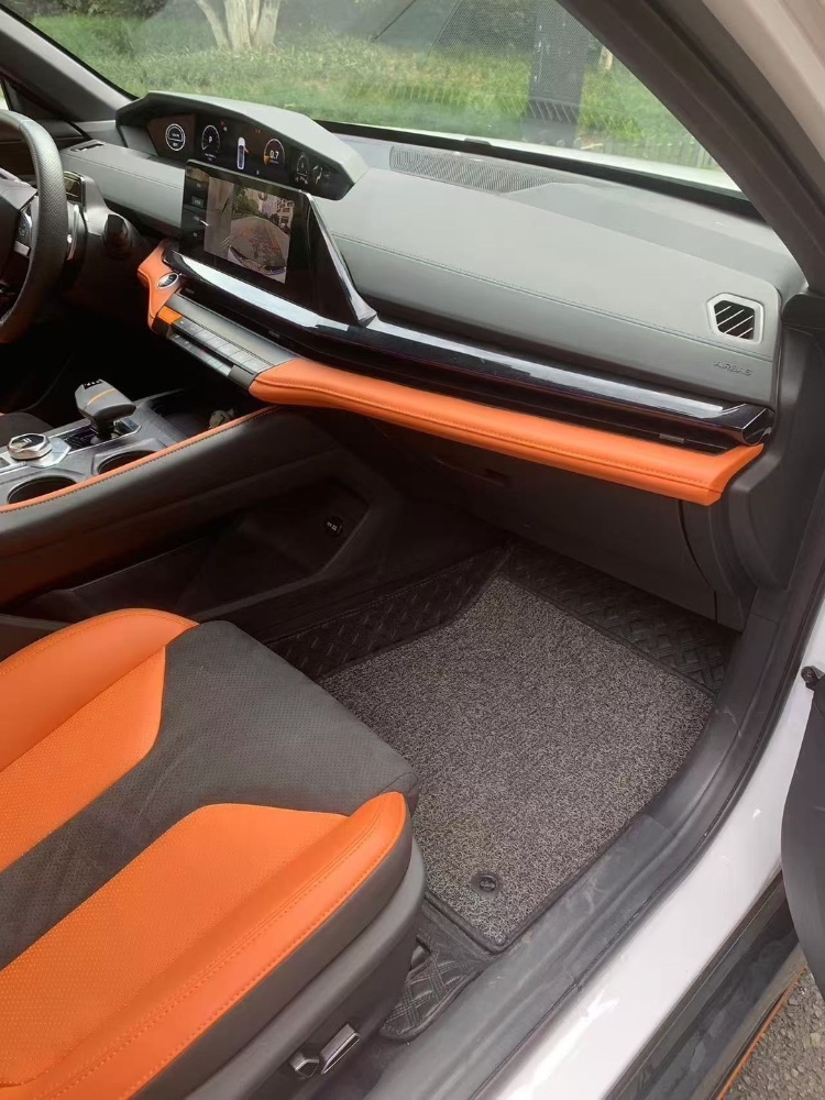 成都23年长安汽车UNI-V6