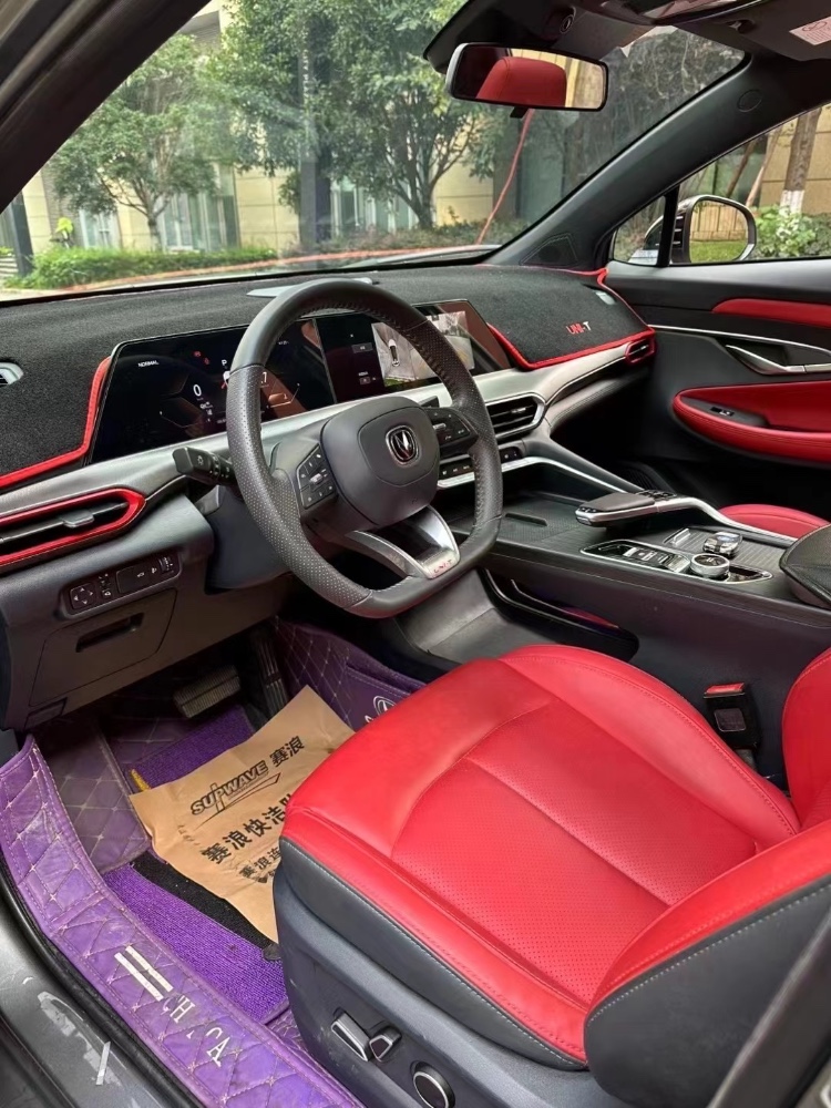 成都21年长安汽车UNI-T4