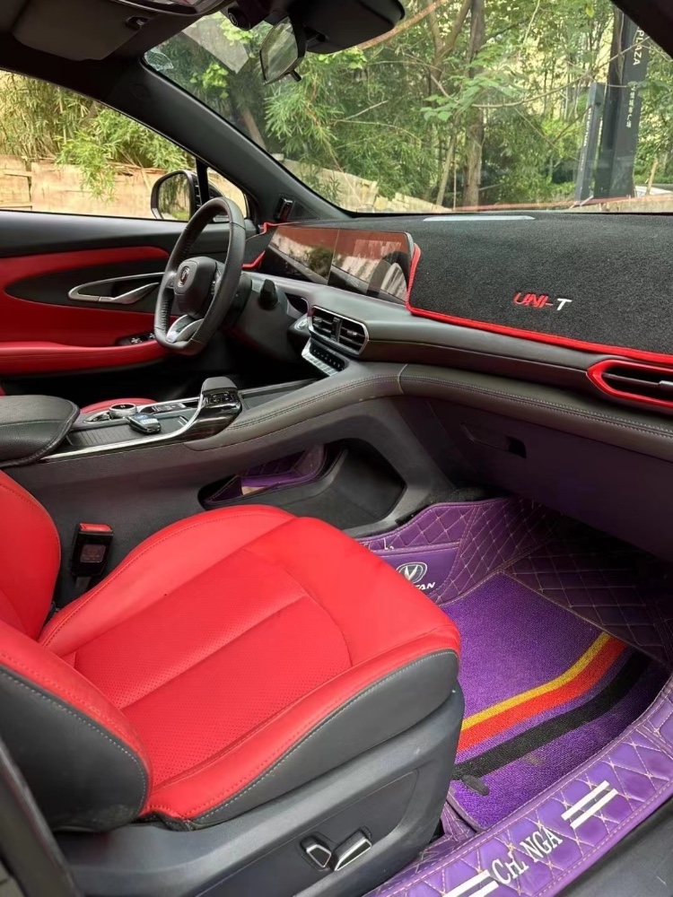 成都21年长安汽车UNI-T6