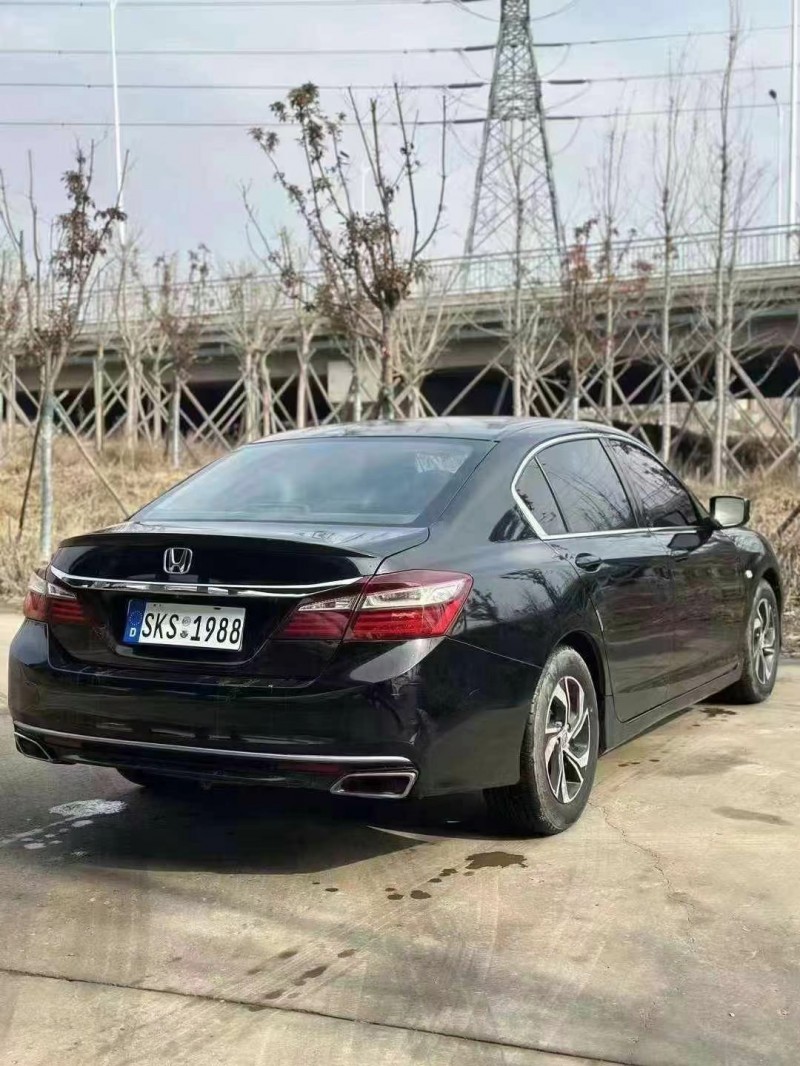 青岛18年本田雅阁8