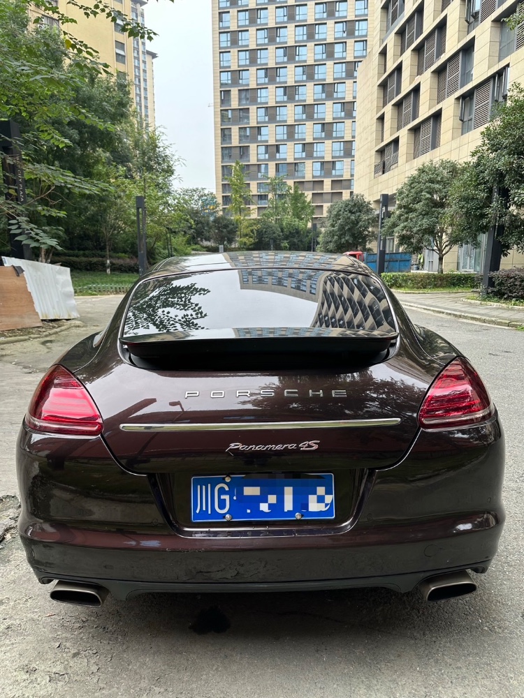 成都13年保时捷帕拉梅拉9