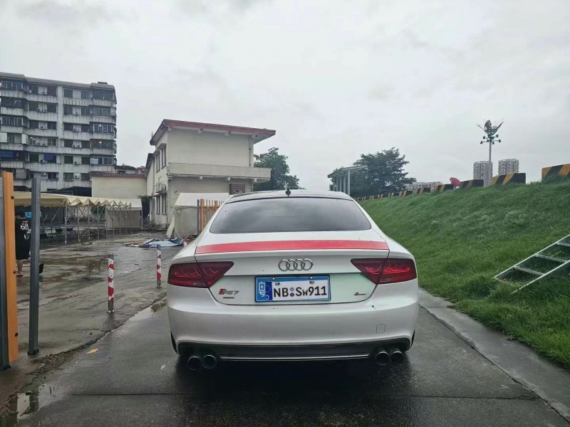 广州15年奥迪A7L9