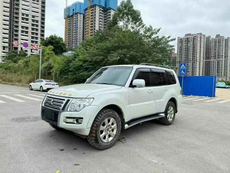 南寧19年三菱帕杰羅2