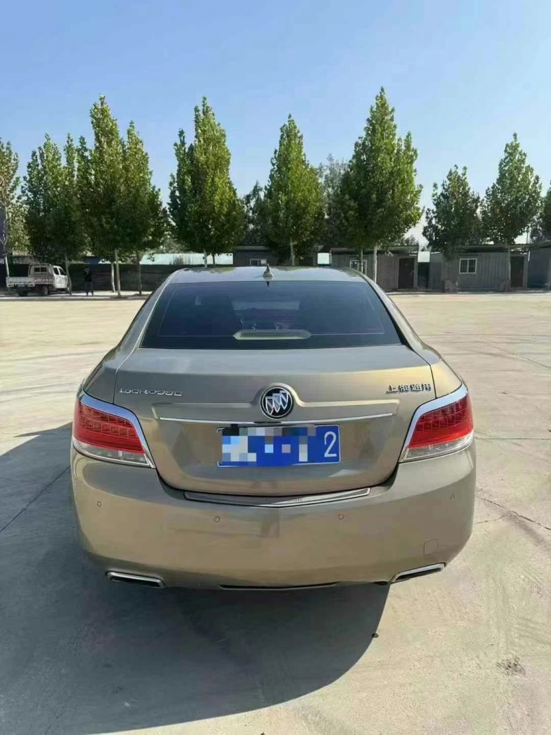 济宁13年别克君越8