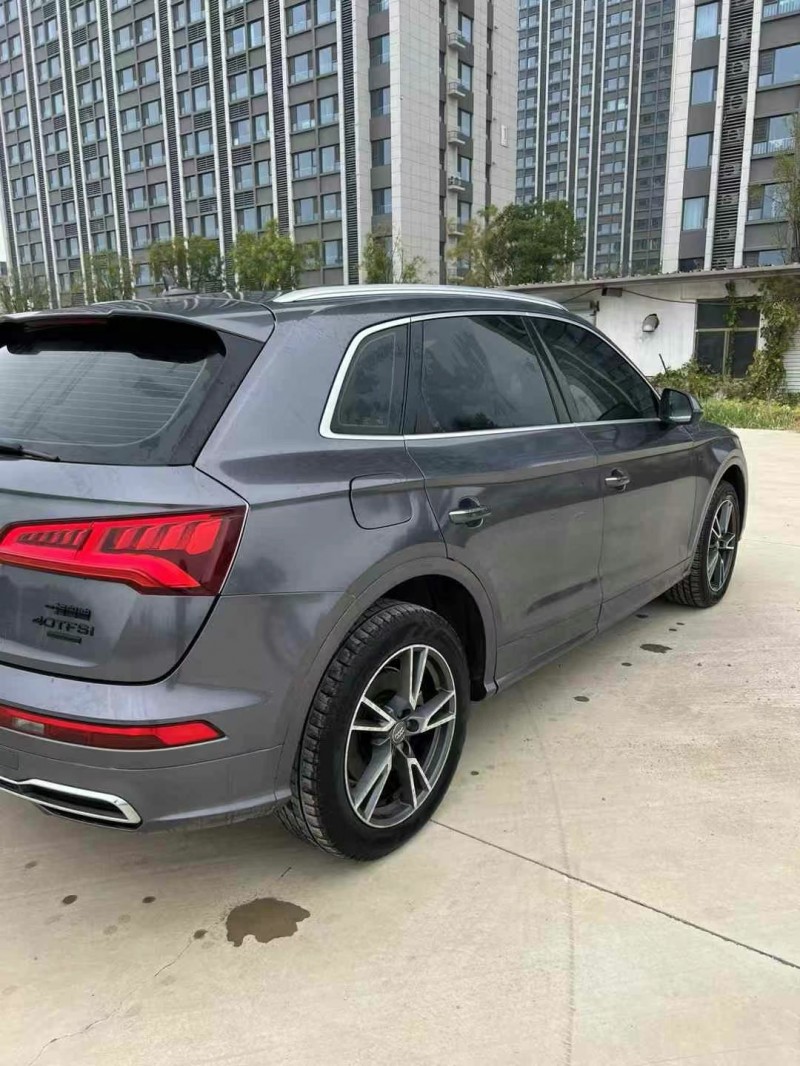 济宁18年奥迪Q57