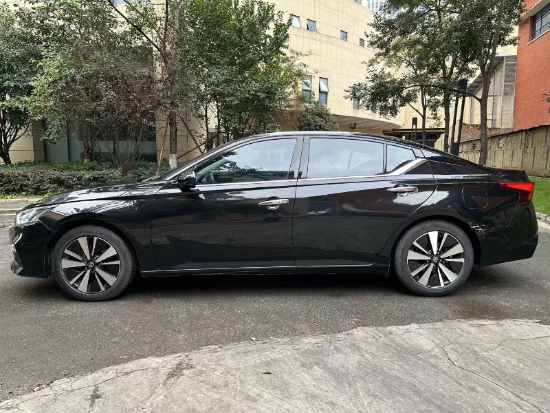 成都22年日产天籁3