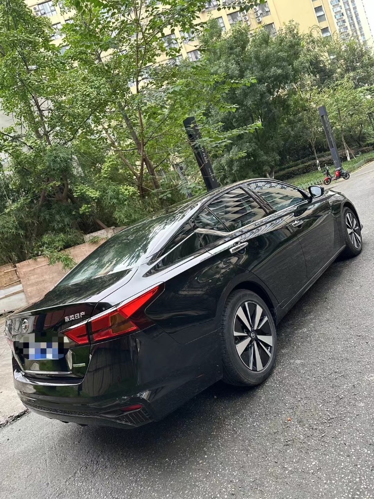 成都22年日产天籁8