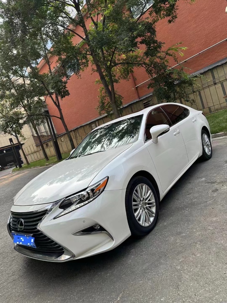 成都17年雷克萨斯ES2