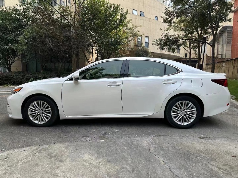 成都17年雷克萨斯ES3