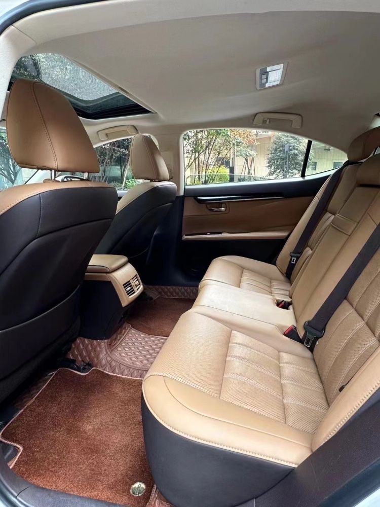 成都17年雷克萨斯ES7