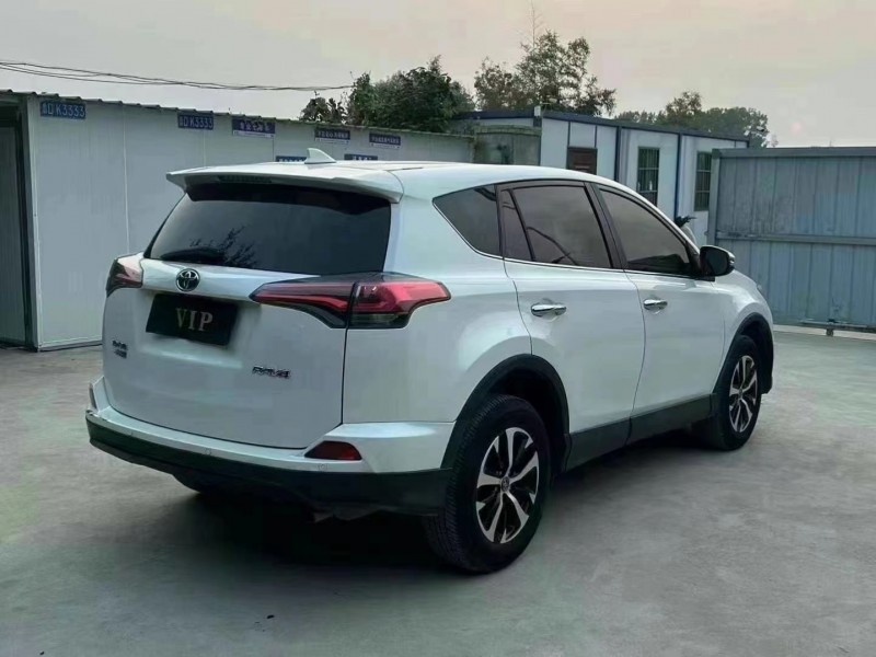泰安18年丰田RAV48
