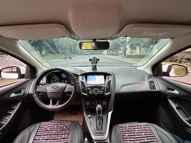 成都17年福特福克斯5