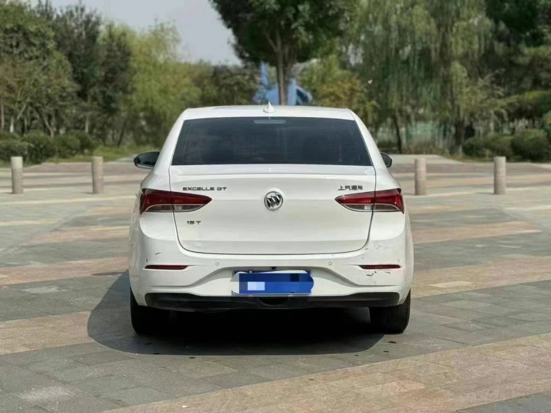 菏泽19年别克英朗8