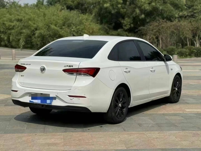 菏泽19年别克英朗9