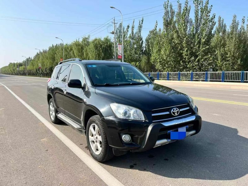 泰安11年豐田RAV49