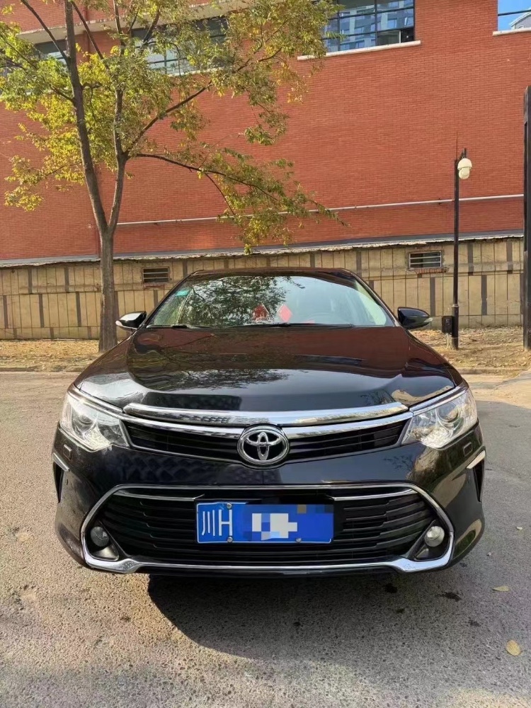 成都17年丰田凯美瑞1