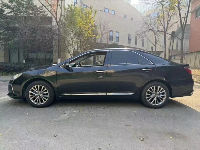 成都17年丰田凯美瑞3