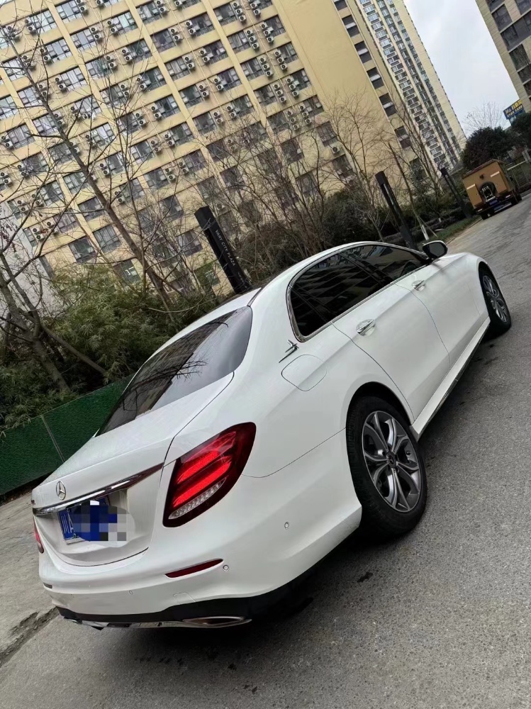 成都20年奔驰E8