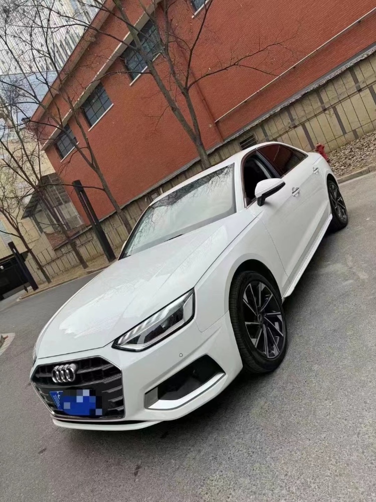 成都22年奥迪A4L2