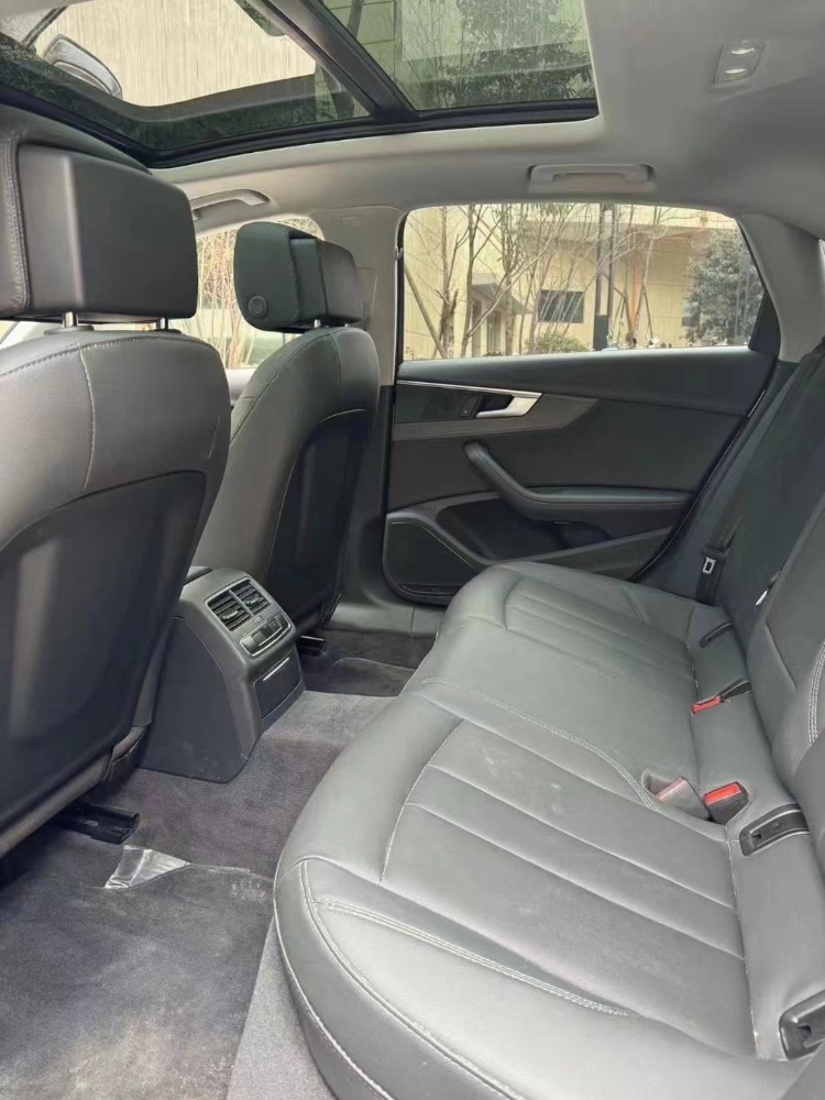 成都22年奥迪A4L7