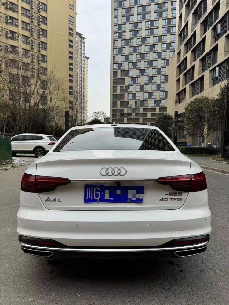 成都22年奥迪A4L9