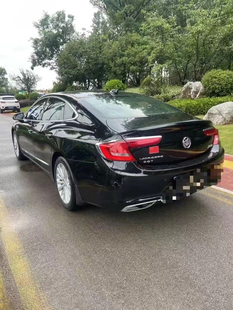 枣庄17年别克君越8