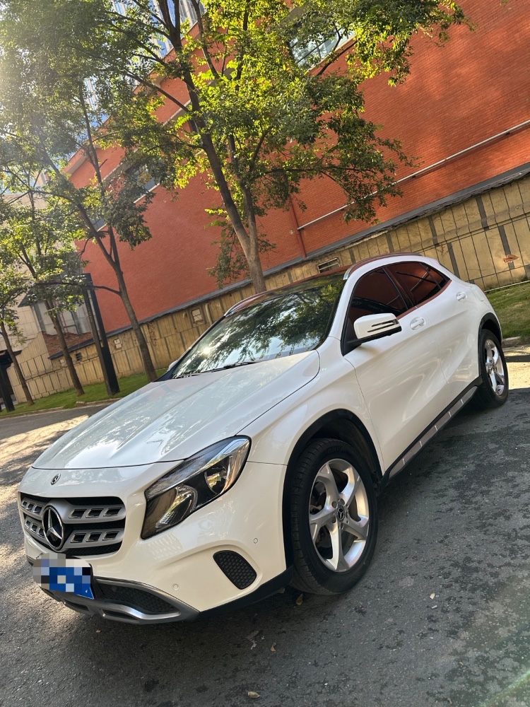 成都18年奔驰CLA2