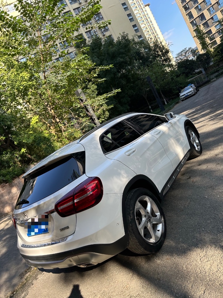 成都18年奔驰CLA8