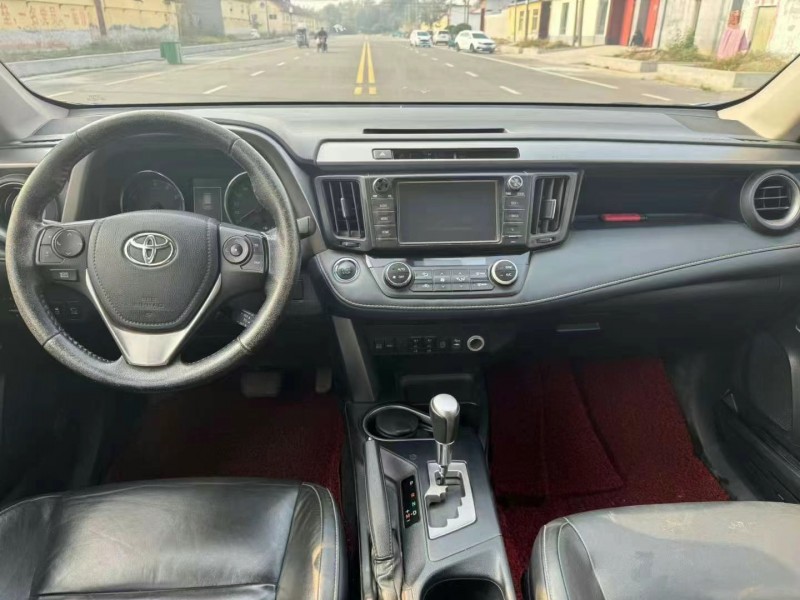泰安17年豐田RAV4榮放5