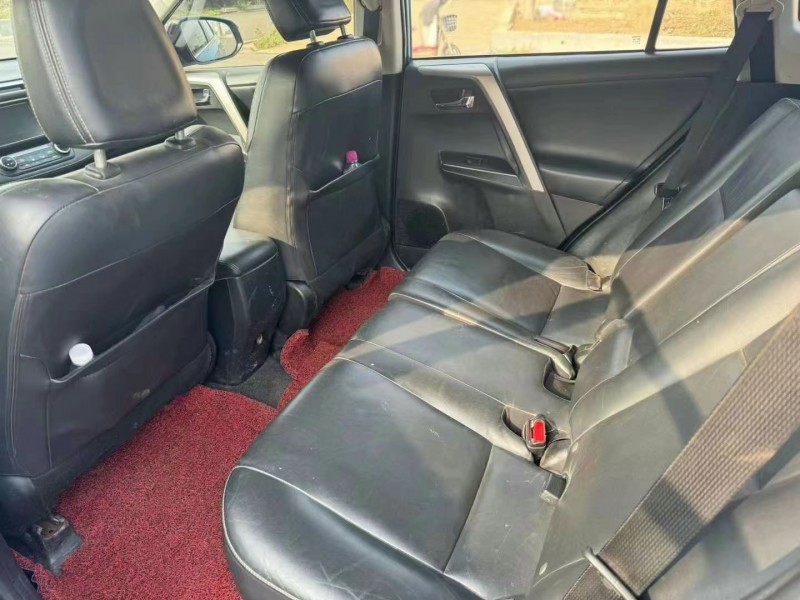 泰安17年豐田RAV4榮放6
