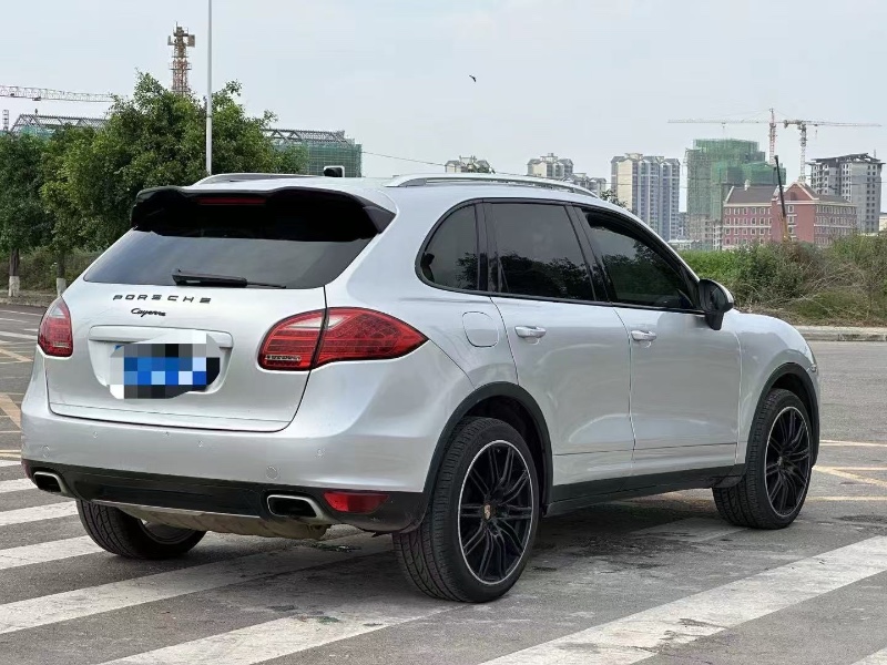 成都12年保时捷卡宴2