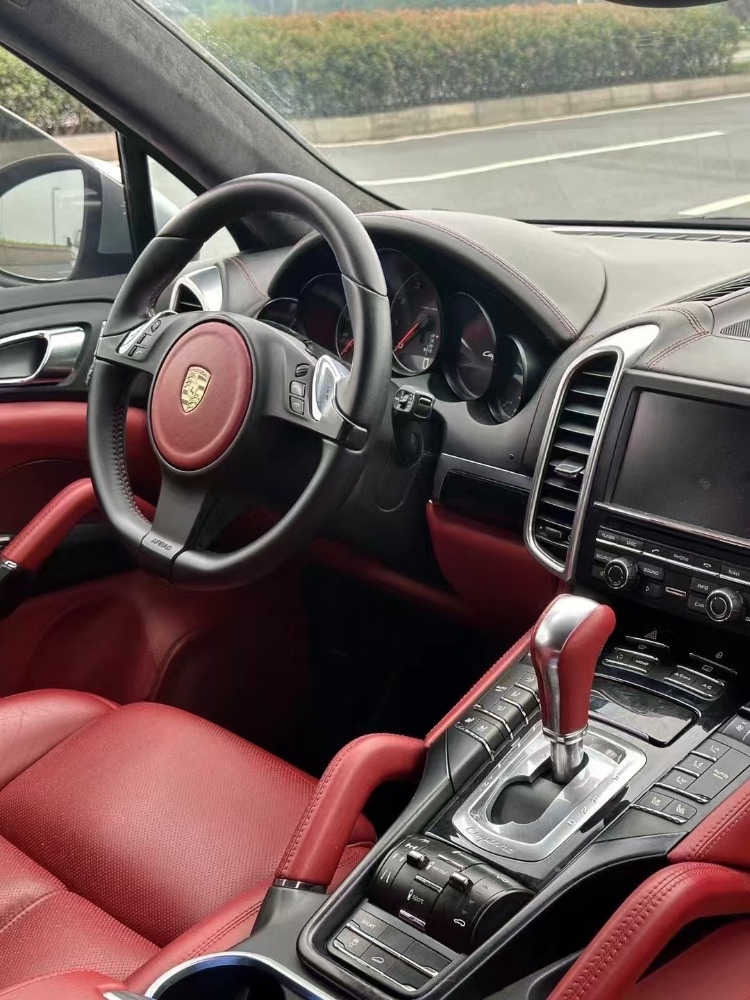成都12年保时捷卡宴3