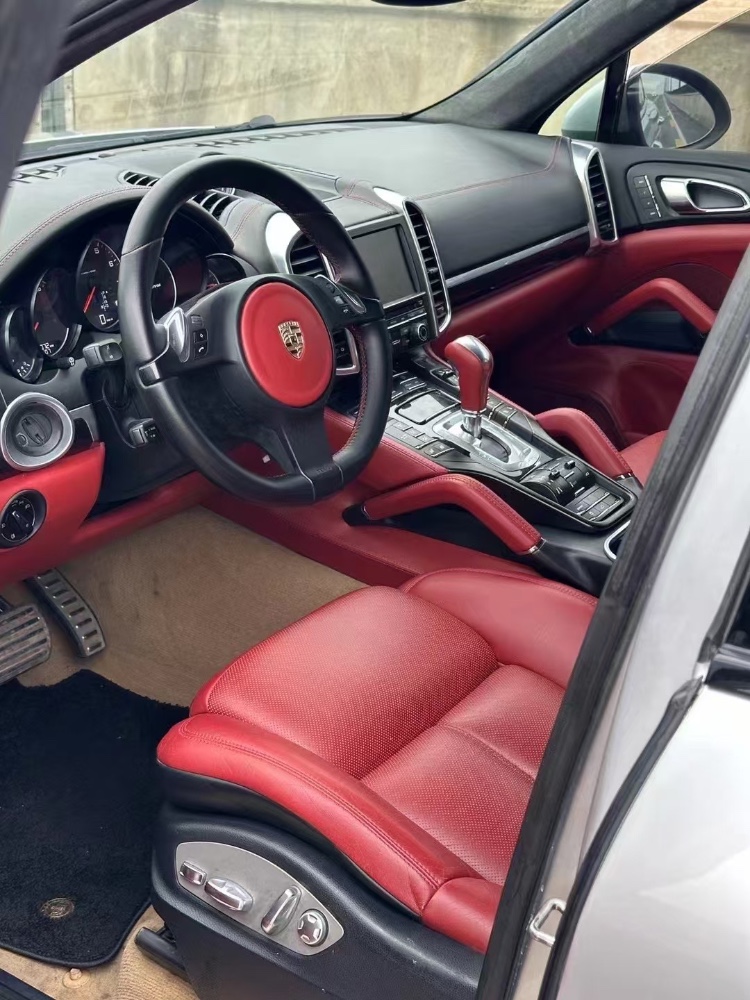成都12年保时捷卡宴4