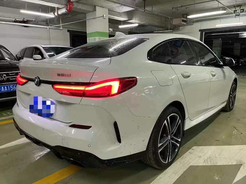 成都23年宝马2系8