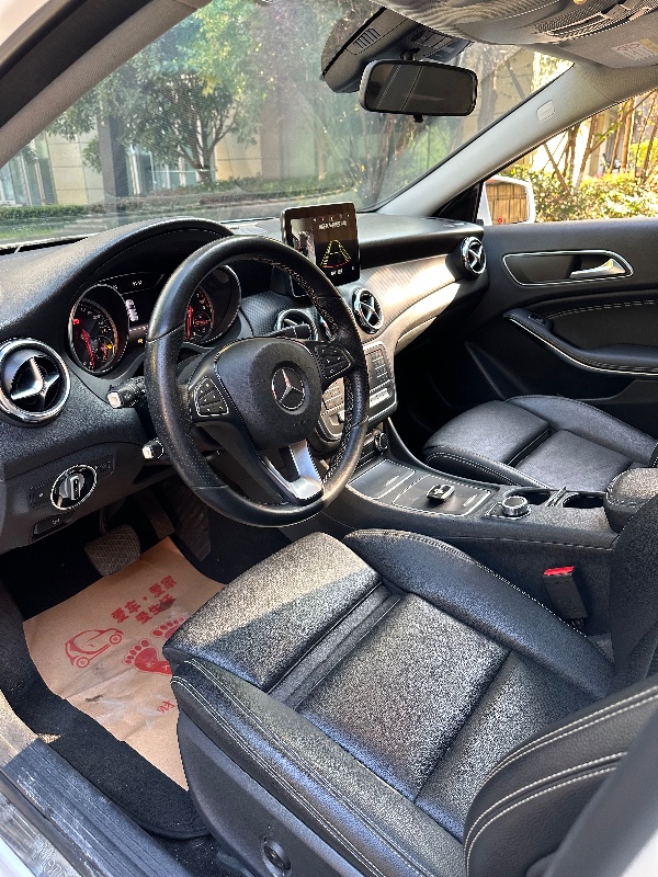 成都18年奔驰GLA4