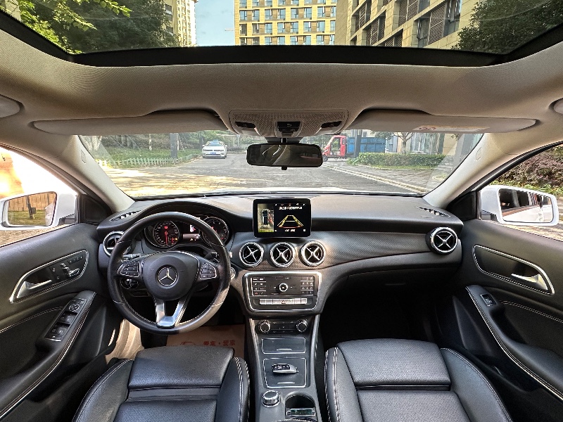 成都18年奔驰GLA5
