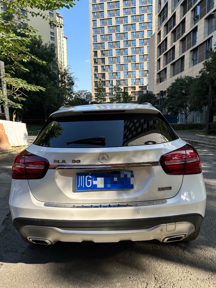 成都18年奔驰GLA9