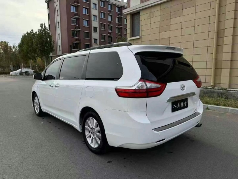 保定17年丰田塞纳8