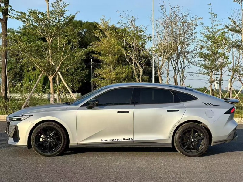 汕頭23年長安汽車UNI-V2