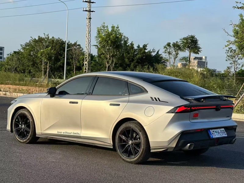 汕頭23年長安汽車UNI-V7