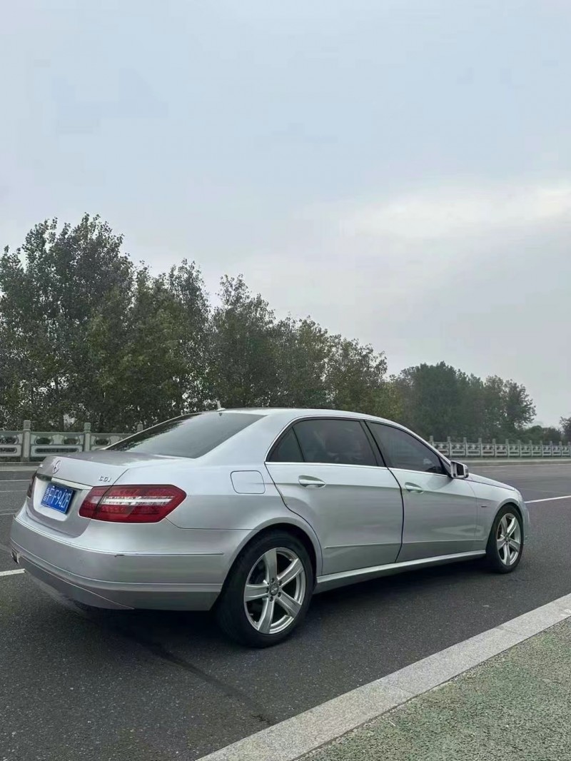 泰安11年奔驰E3