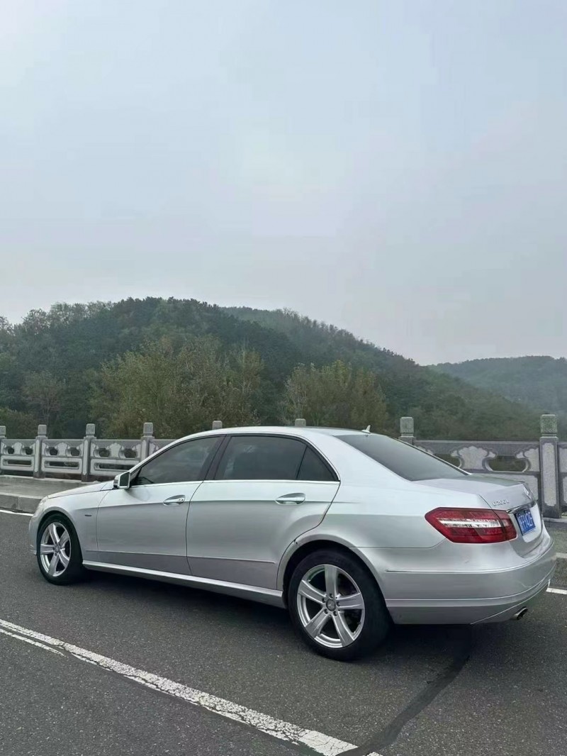 泰安11年奔驰E4