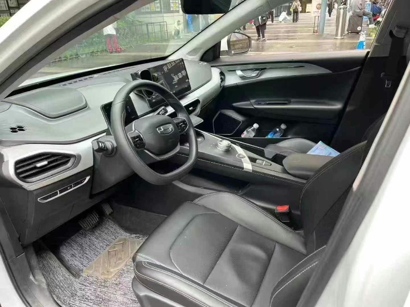 成都24年吉利几何4