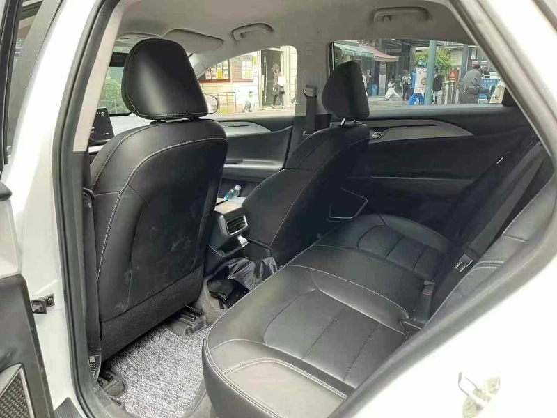 成都24年吉利几何5