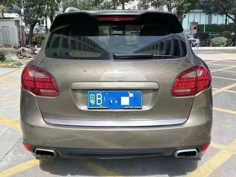 深圳12年保时捷卡宴8