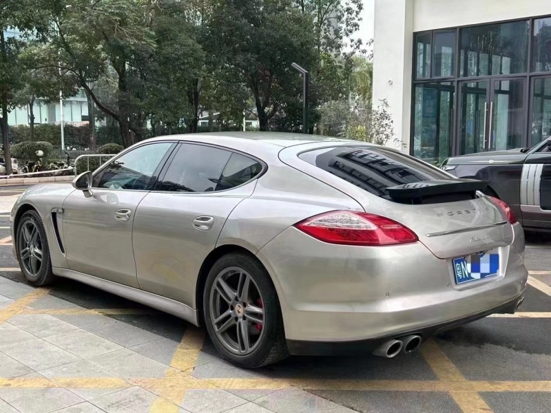深圳12年保时捷帕拉梅拉8
