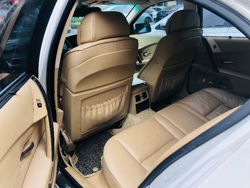 成都05年宝马5系8