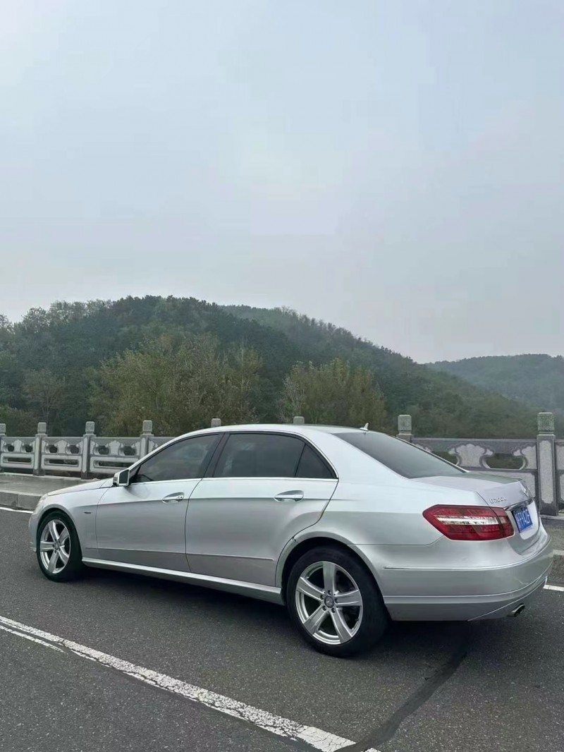 济宁11年奔驰E8