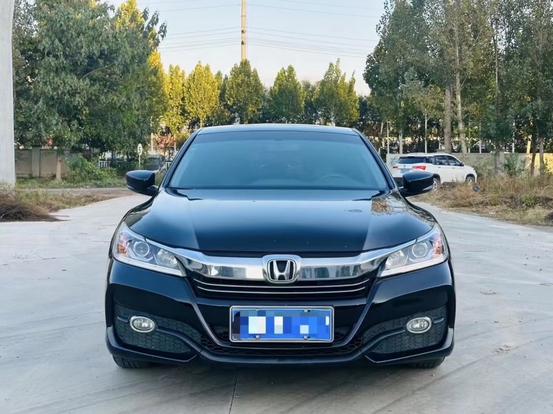 潍坊17年本田雅阁1